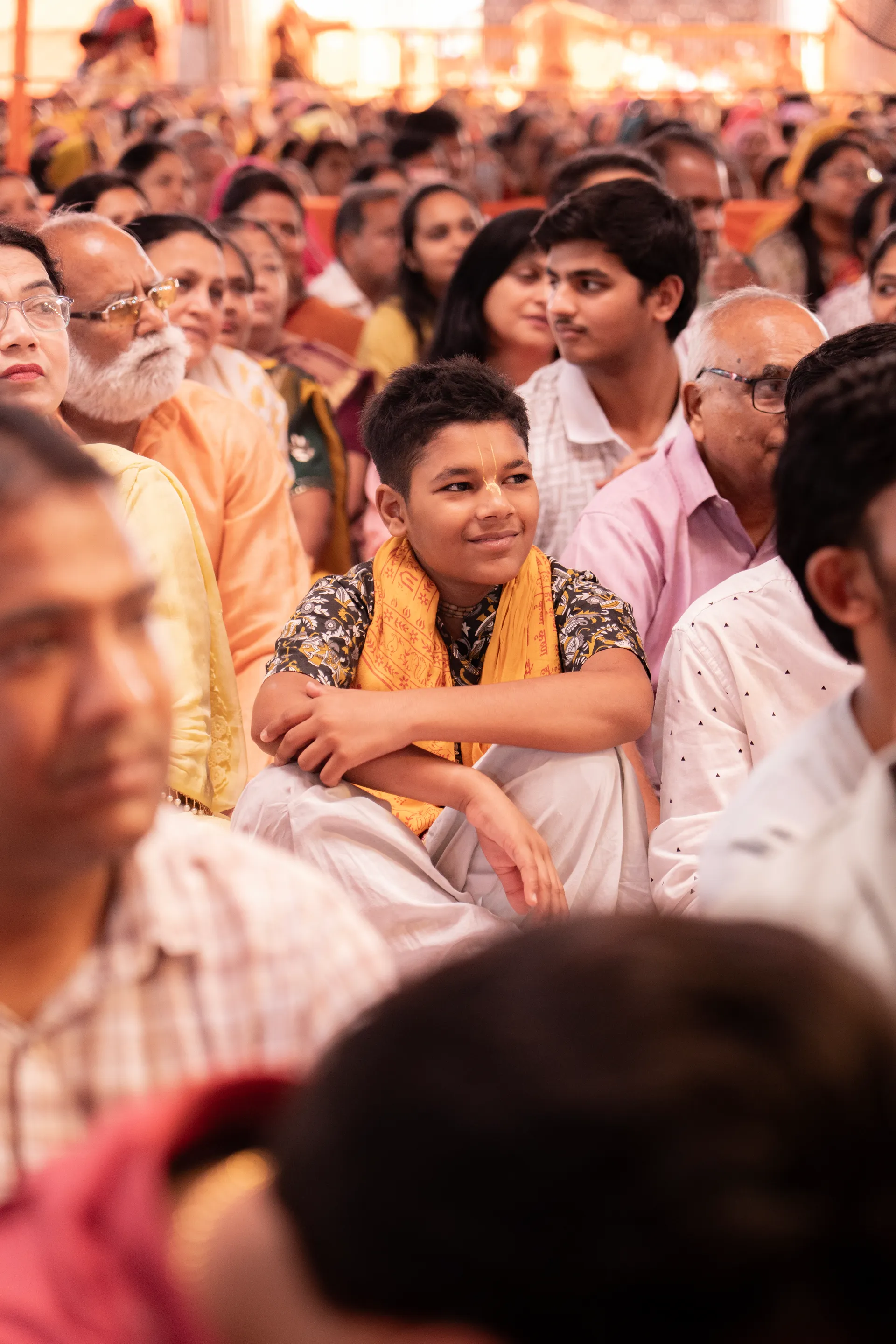 Jaya Kishori addressing a large crowd at a cultural program